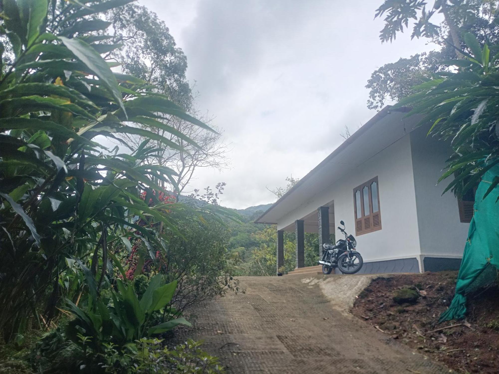 Anivilla Holiday Home Kunjithanny Anachal المظهر الخارجي الصورة