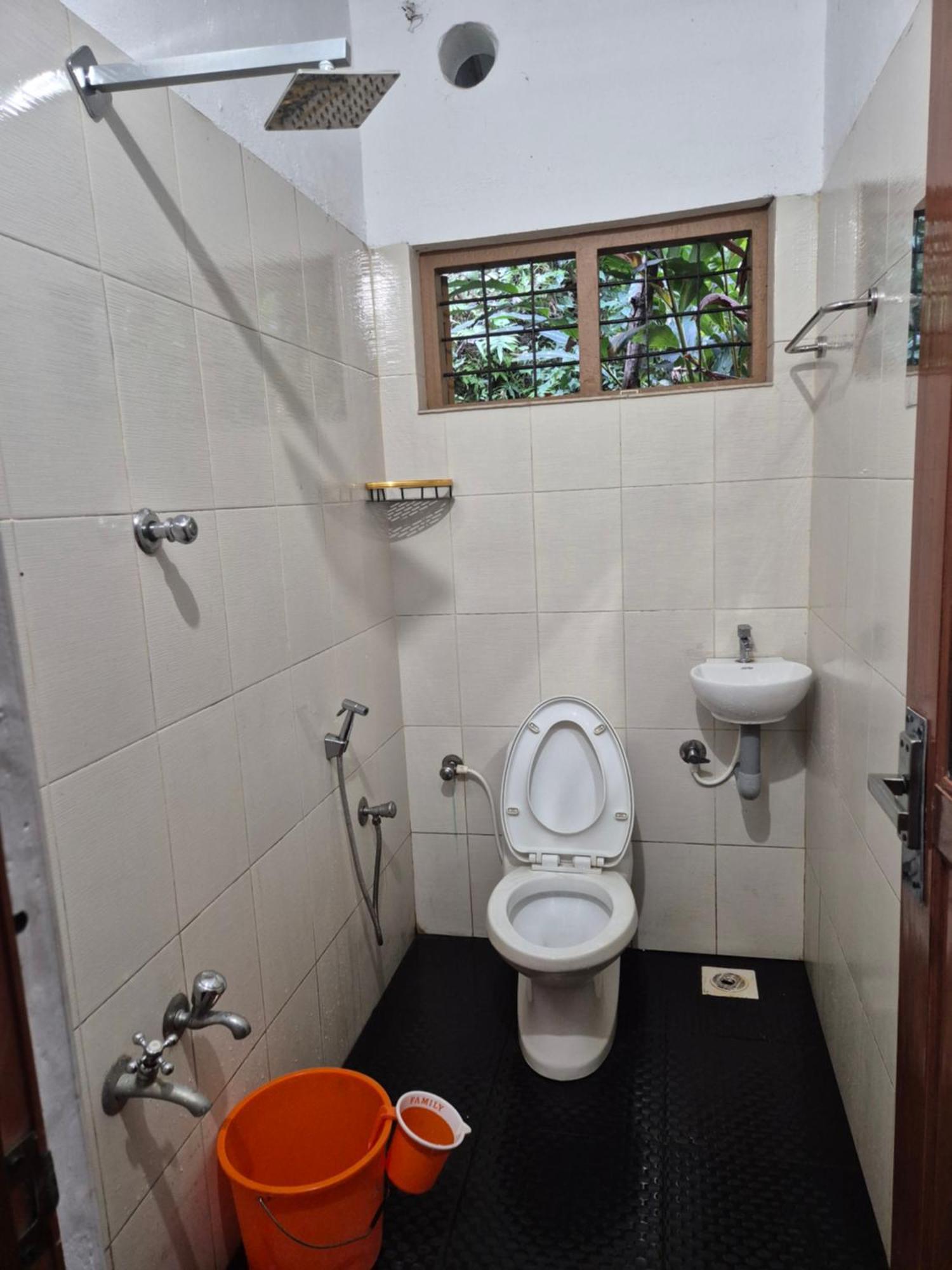 Anivilla Holiday Home Kunjithanny Anachal المظهر الخارجي الصورة
